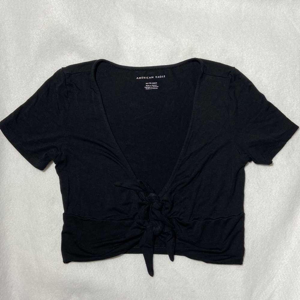 American Eagle Double Knot V Neck Crop Top. Extra Small. Black.